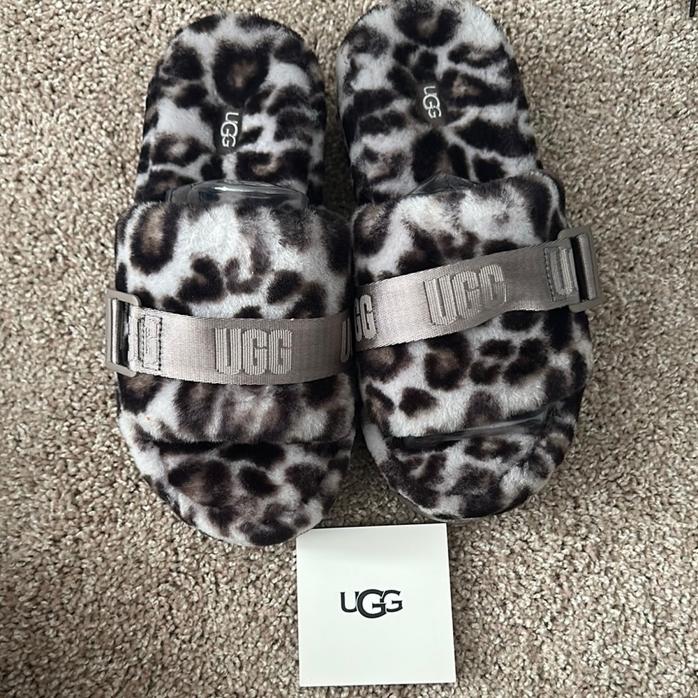 UGG fluffita slides